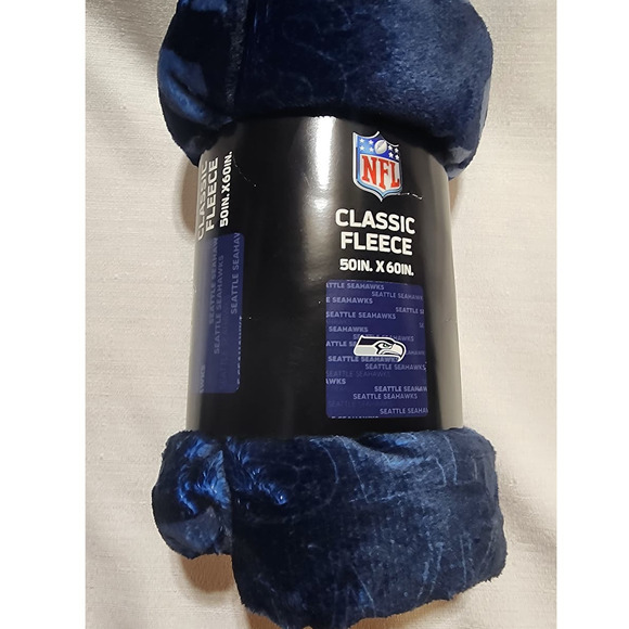 Seattle seahawks classic fleece throw 50in x 60 in - Picture 3 of 6